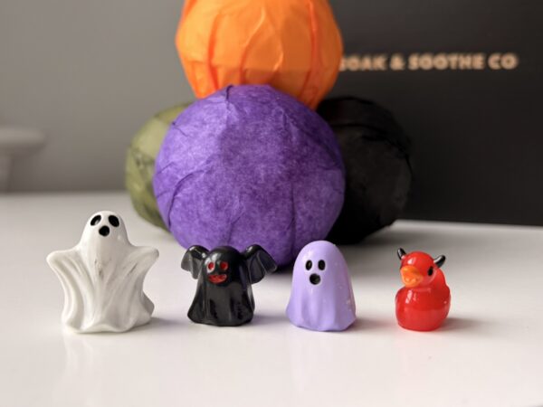 halloween 4 bath bombs and toys up close
